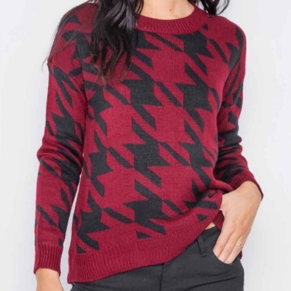 Geo Print Sweater. New Boutique. Adorable! - Picture 1 of 8